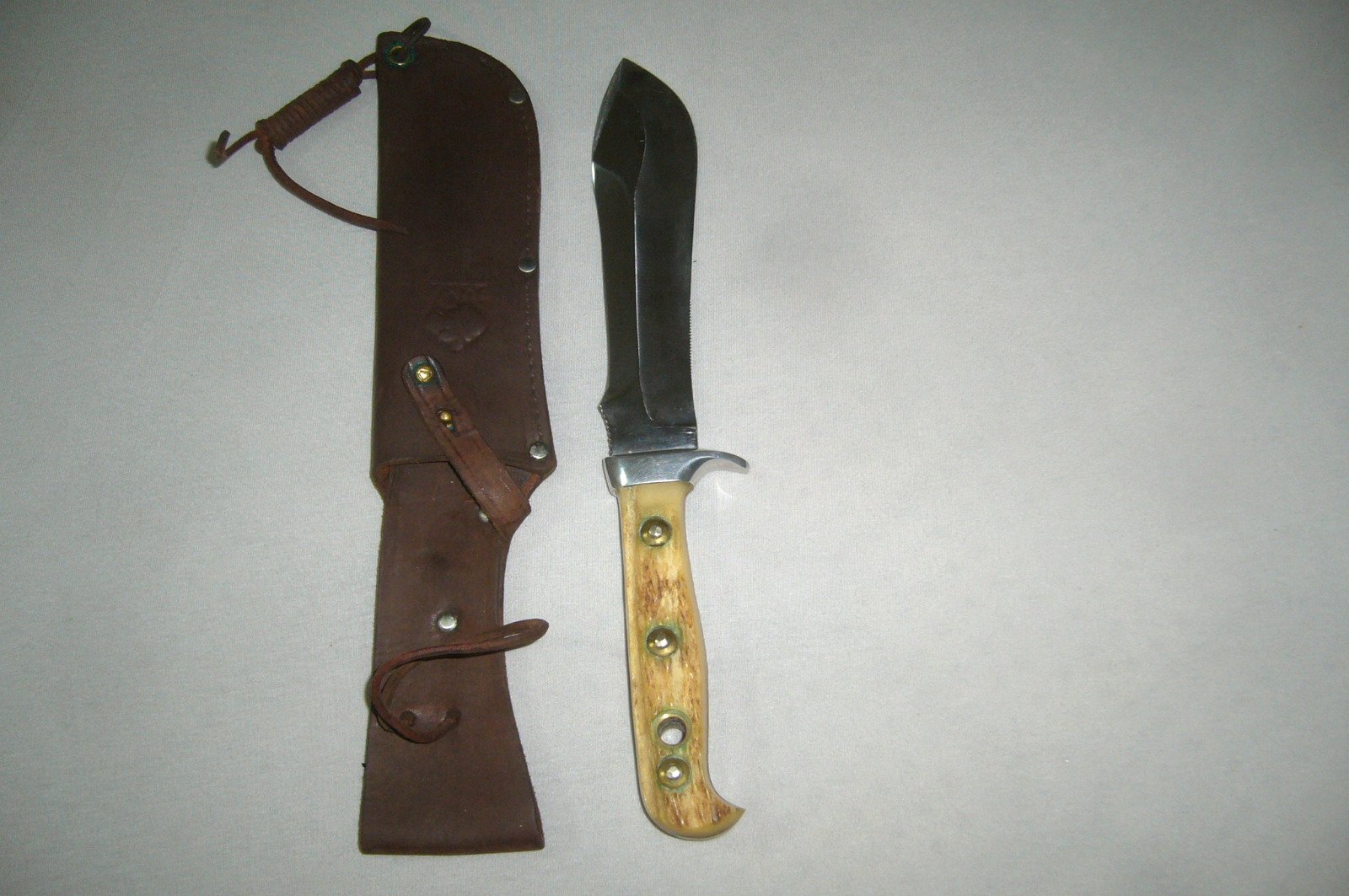 Puma White Hunter Allzweckmesser 6384 mit Scheide, Hirschhorngriff – Bild 1