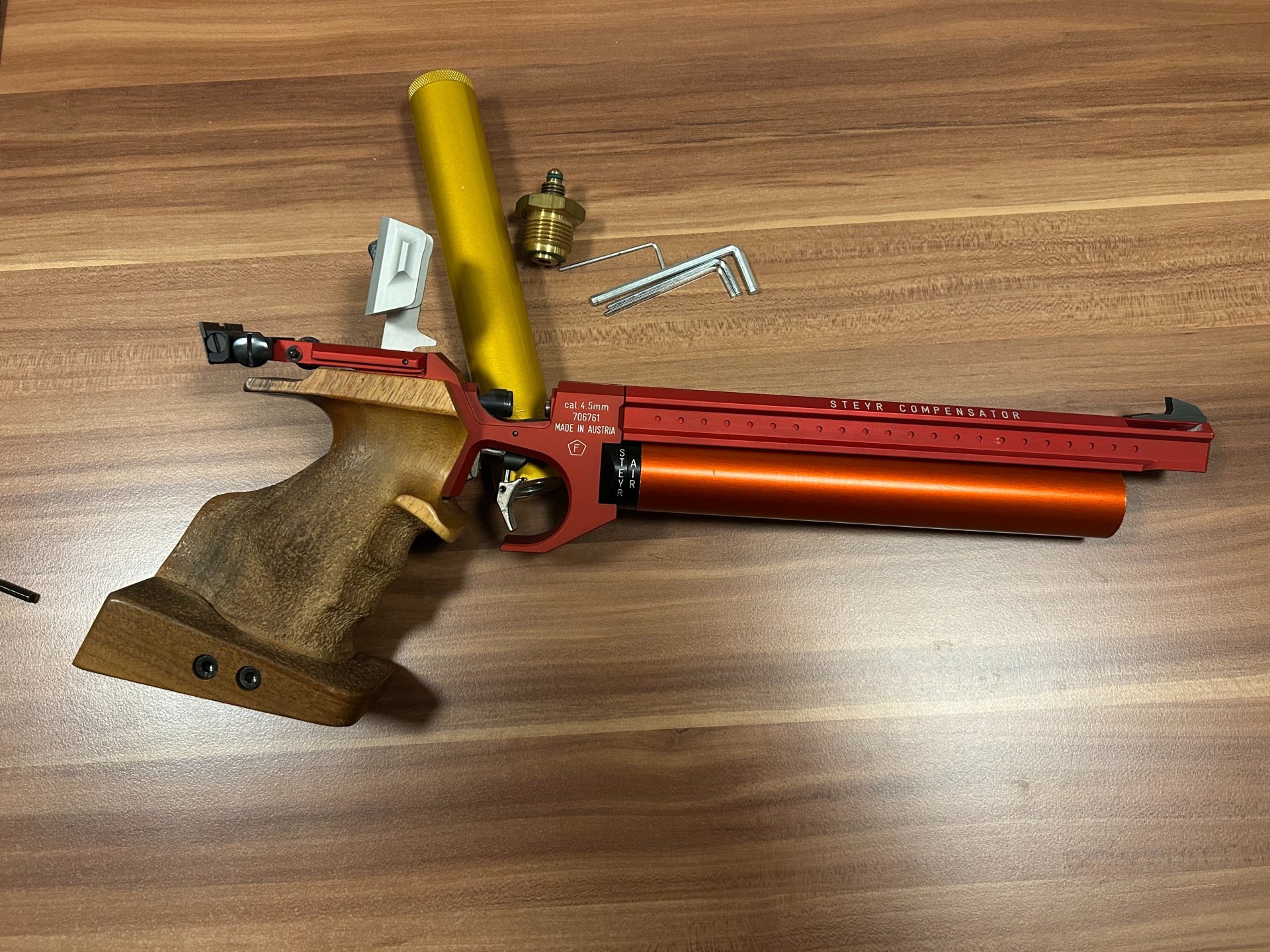 Matchpistole Steyr LP1 rot – Bild 1