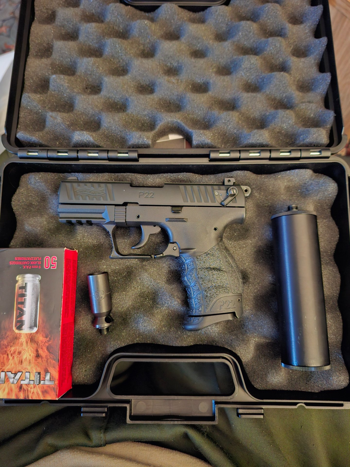 Walther P22 mit Schalldämpfer – Bild 2