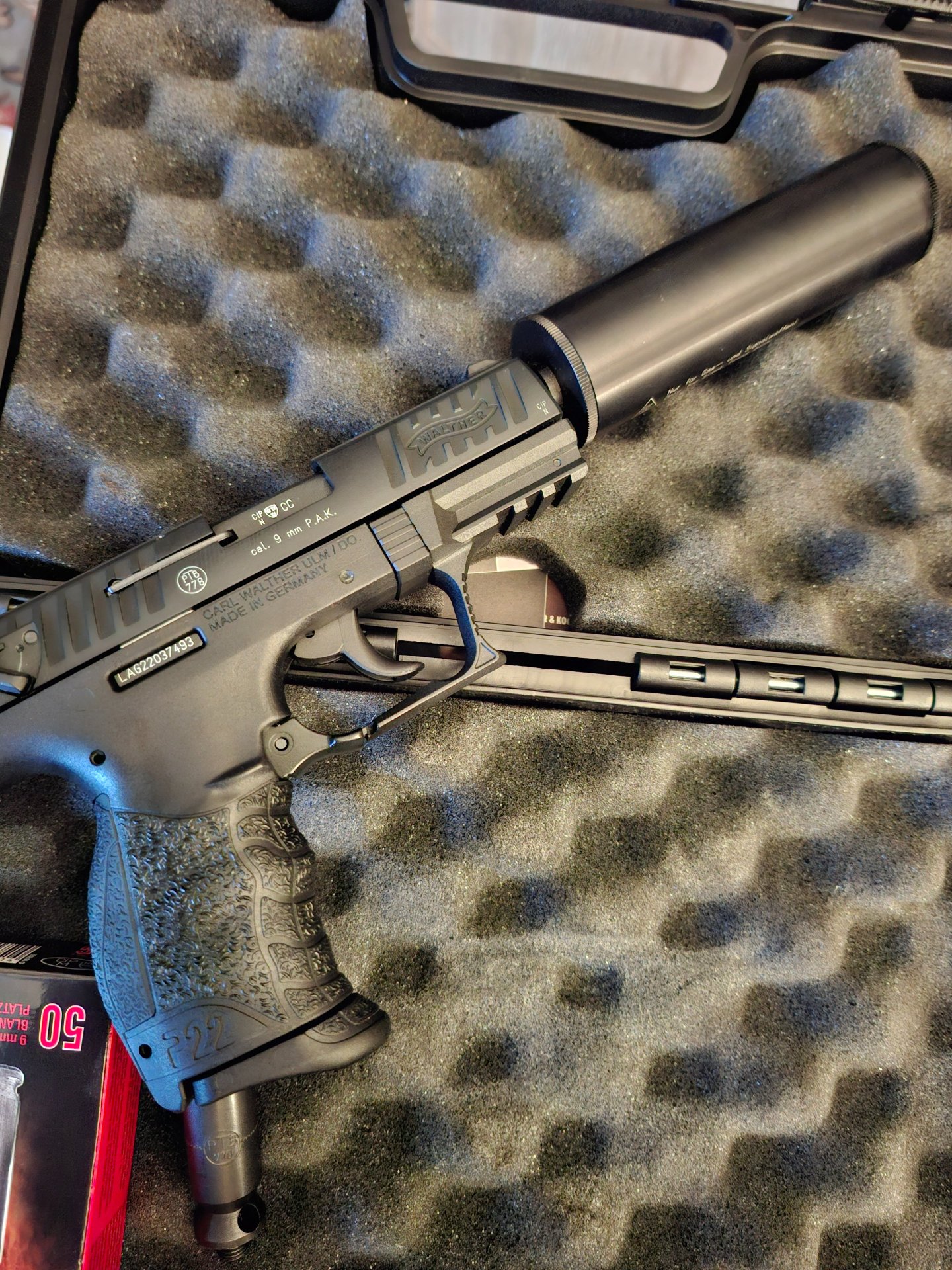 Walther P22 mit Schalldämpfer – Bild 1