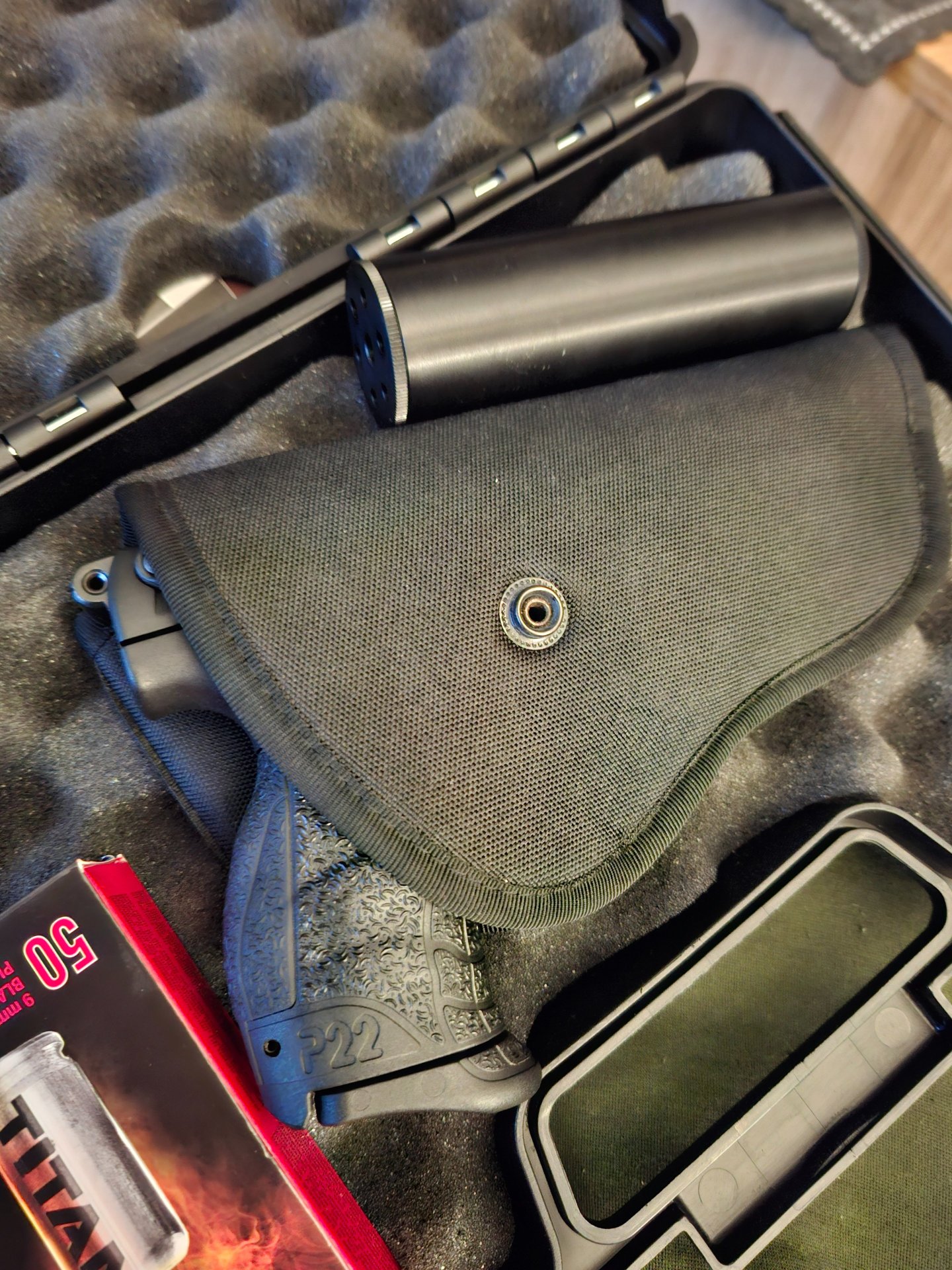 Walther P22 mit Schalldämpfer – Bild 3