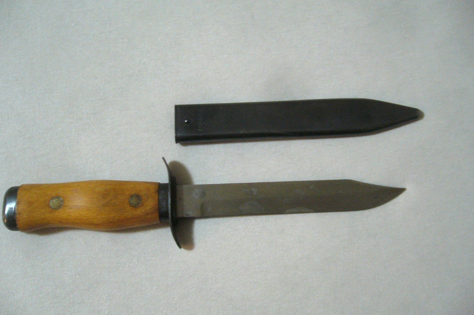 Polen Kampfmesser 1957 mit Scheide – Bild 1