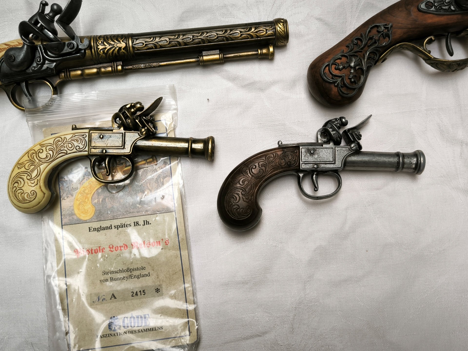 Historische Dekowaffen Sammlung – 10 Stück Konvolut – Steinschloss, Colt, Napoleon, Holz & Metall – Bild 8