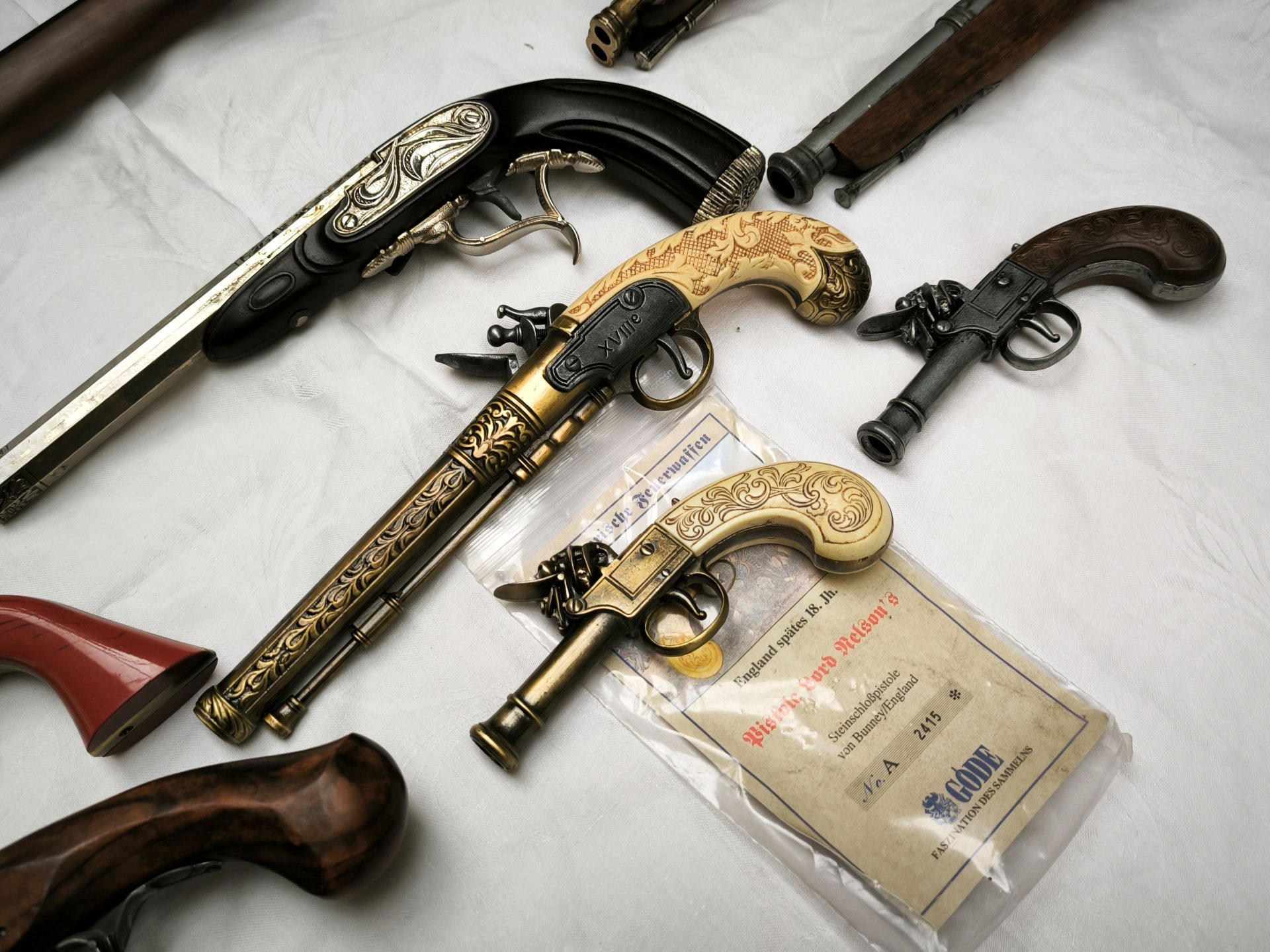 Historische Dekowaffen Sammlung – 10 Stück Konvolut – Steinschloss, Colt, Napoleon, Holz & Metall – Bild 7
