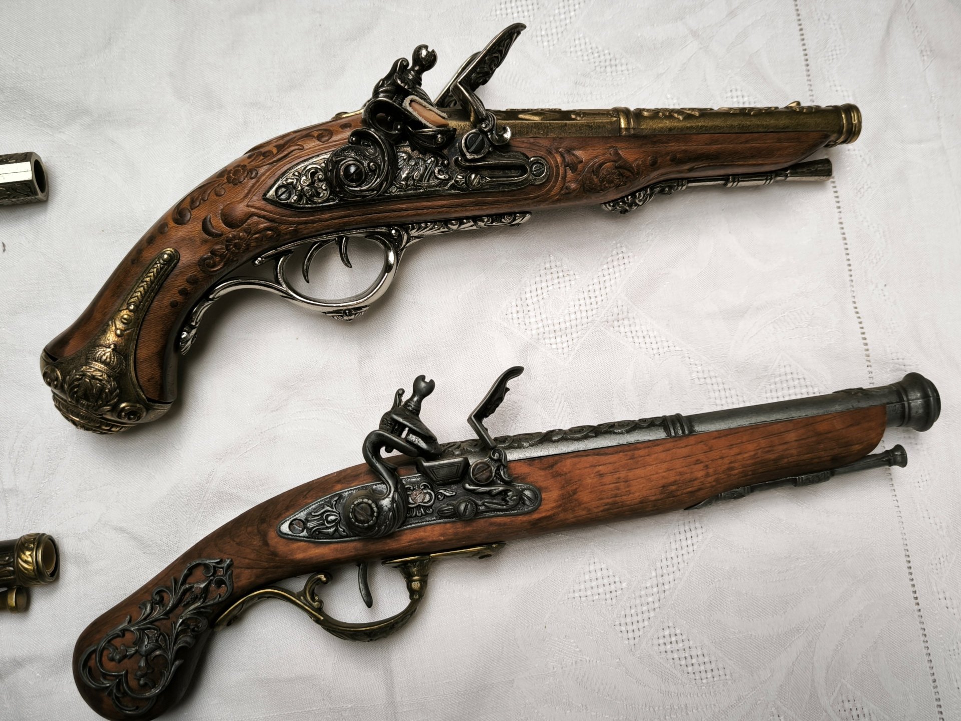 Historische Dekowaffen Sammlung – 10 Stück Konvolut – Steinschloss, Colt, Napoleon, Holz & Metall – Bild 9