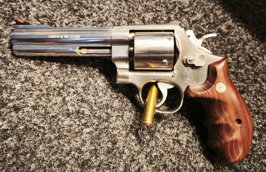 S&W 627-1 .357 Mag – 5,5" neuwertig & gepflegt | RCBS-Matrizen & Hülsen / edle Custom-Leder Holster – Bild 1