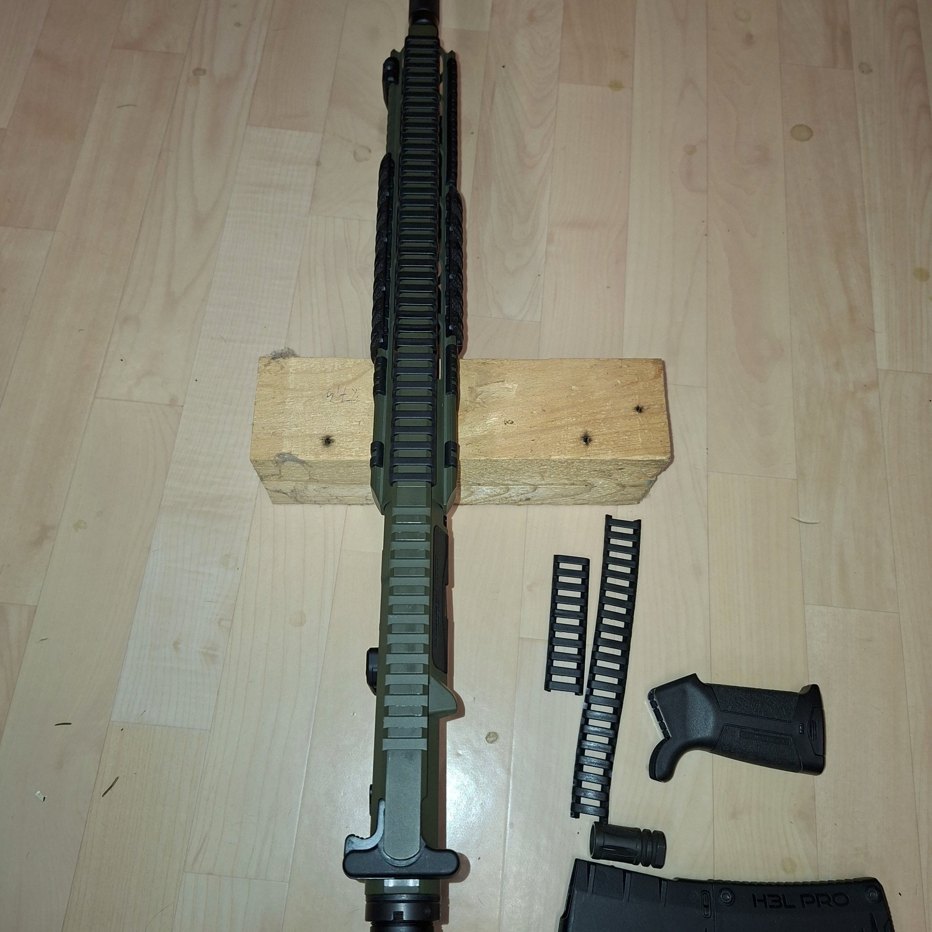 Hera Arms AR15 mit anpassbarer Flachabzug von Triggertech und Original Hera/ Magpul Anbauteile – Bild 2