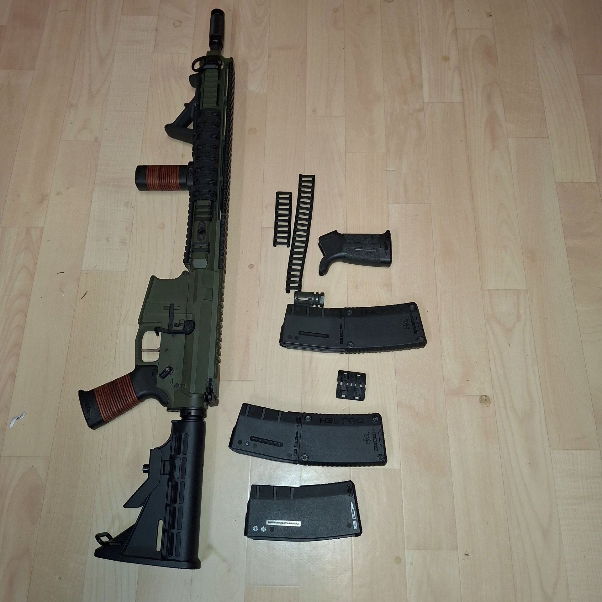 Hera Arms AR15 mit anpassbarer Flachabzug von Triggertech und Original Hera/ Magpul Anbauteile – Bild 1