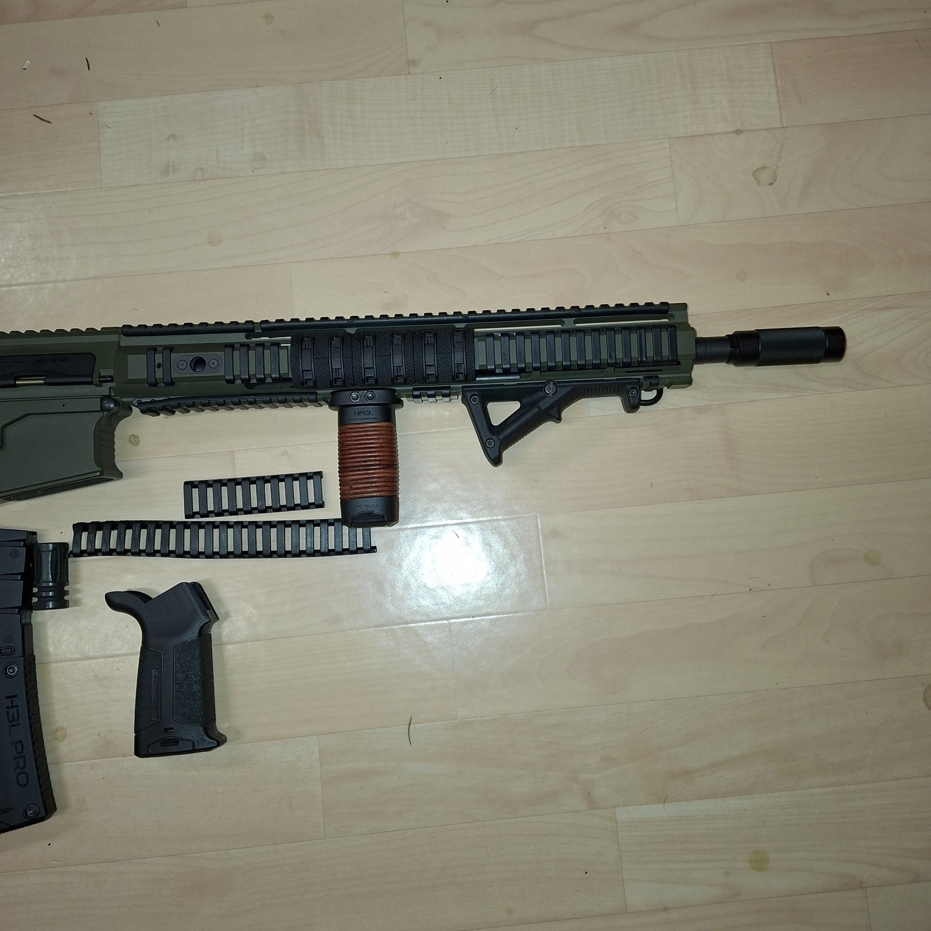 Hera Arms AR15 mit anpassbarer Flachabzug von Triggertech und Original Hera/ Magpul Anbauteile – Bild 3