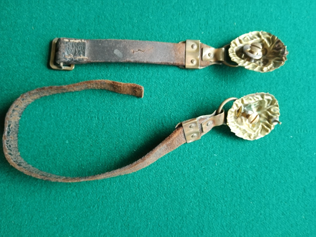 1 Paar Originale lederne Kinnriemen für bayrischen Helm – Bild 2