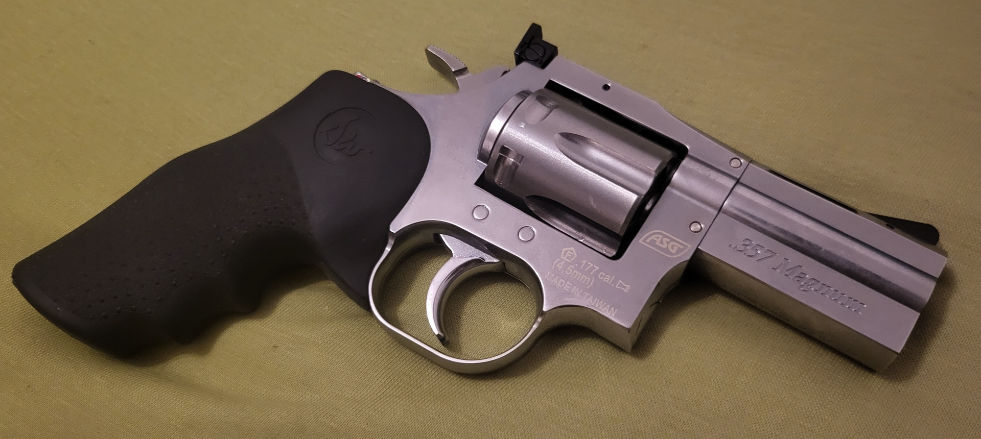 Dan Wesson 715 Co2-Revolver mit 12 Hülsen, 4.5mm – Bild 2