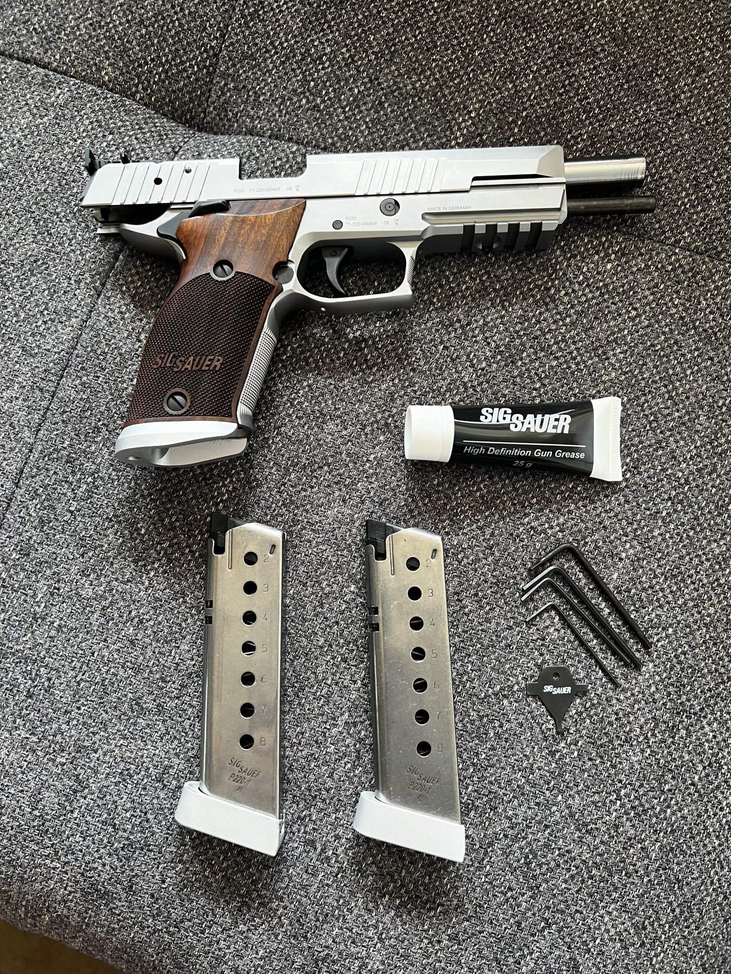 SIG Sauer X-Six P-220 Kaliber .45 + 9mm Wechselsystem + originale 3 Stellungsvisiere! – Bild 2