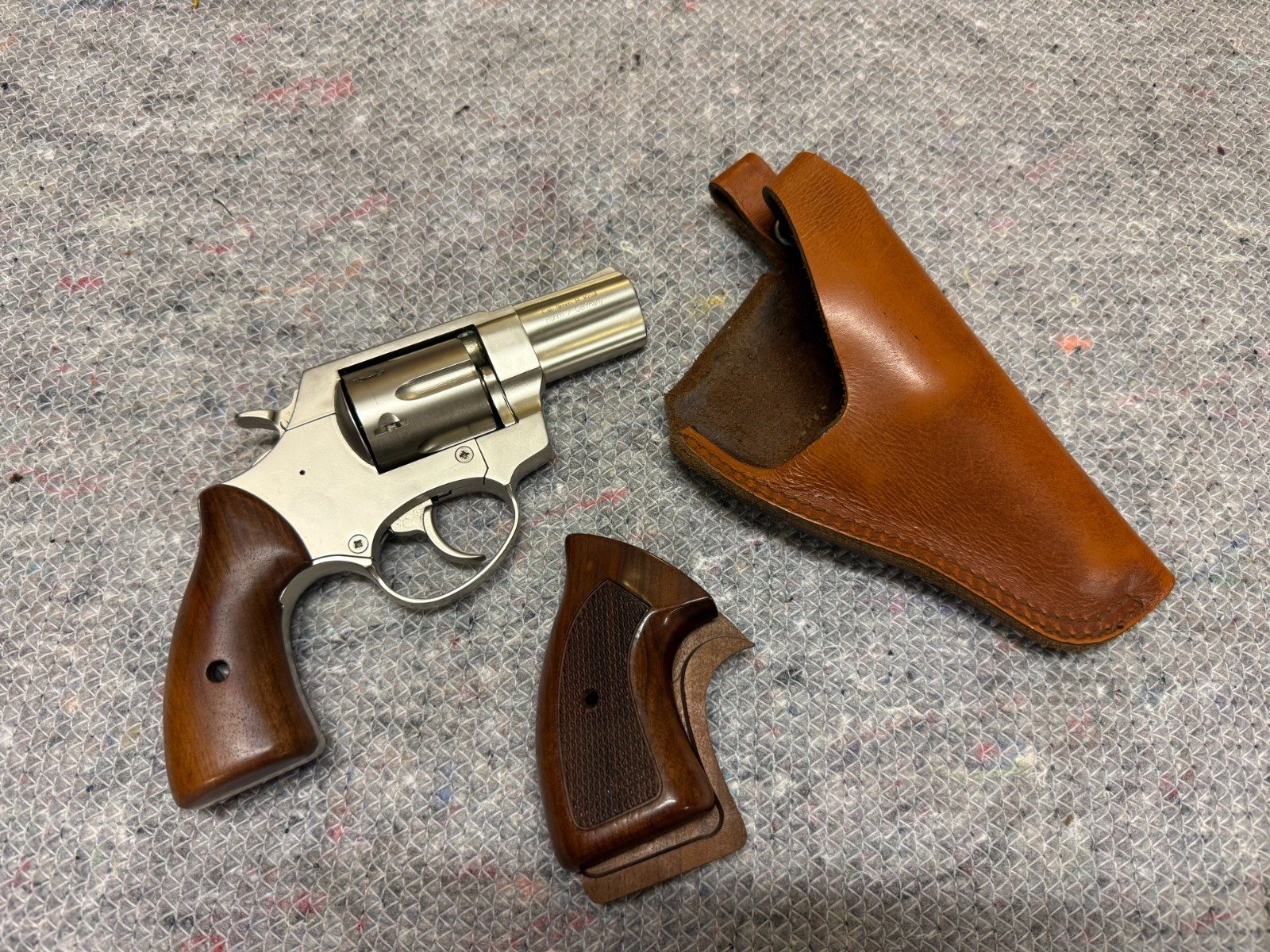 Röhm RG 69N | PTB 594 | Stahltrommel | Holzgriffschalen + Extra-Griffe & Holster! – Bild 1