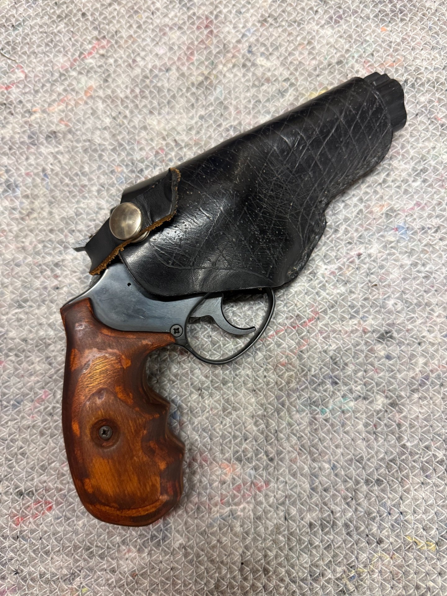 Röhm RG 99 | 9mm R. Knall | PTB 452 | Unikat: Selbstgebaute Holz-Combatgriffe & Lederholster – Bild 4