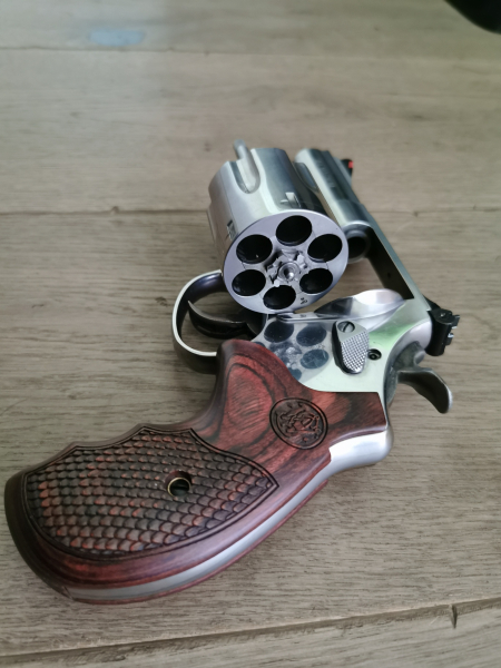 Smith & Wesson 629-6 DeLuxe 3" .44Mag im original Koffer – Bild 4