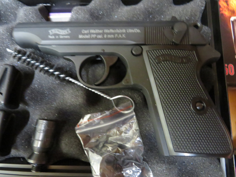Walther PP-9mm P.A.K.Neuwertig mit viel Zubehör – Bild 3
