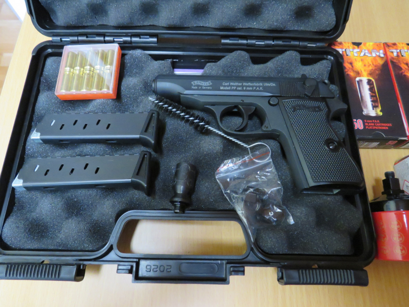 Walther PP-9mm P.A.K.Neuwertig mit viel Zubehör – Bild 2