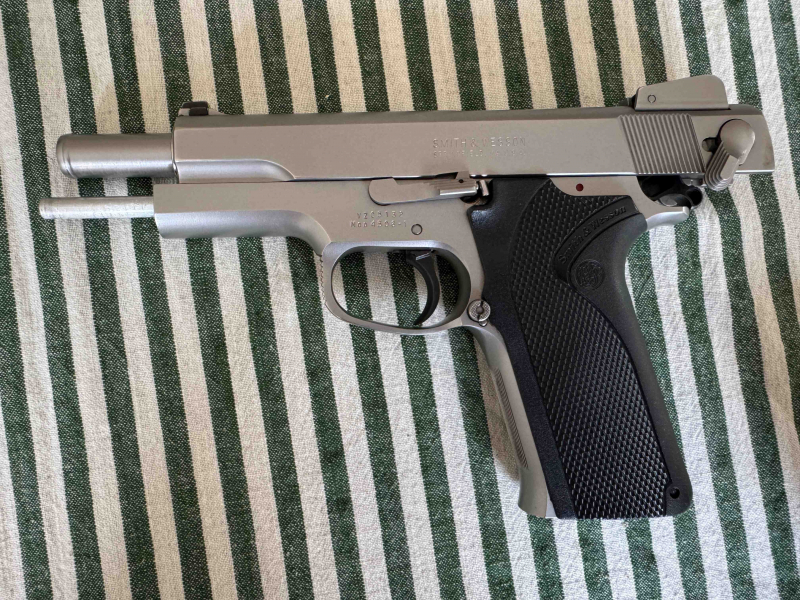 Smith & Wesson 4506-1 in .45 Auto – obrázek 3