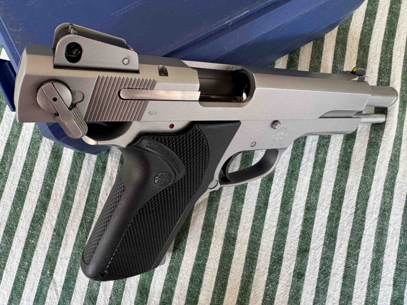 Smith & Wesson 4506-1 in .45 Auto – obrázek 5