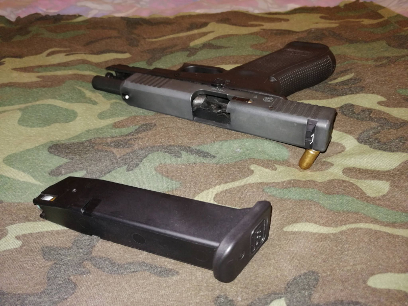 Glock 17 9MM P.A.K.! – Bild 2