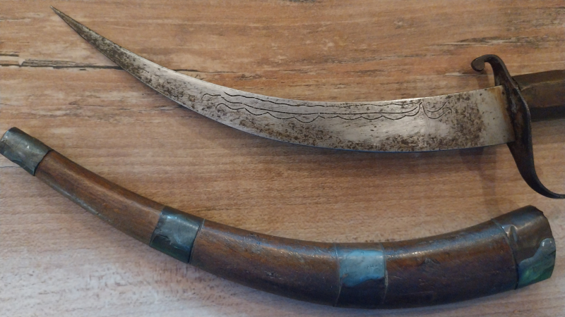 Krummdolch um 1920 aus Marokko mit Holzscheide und Verzierungen – immagine 4