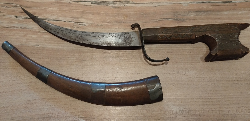 Krummdolch um 1920 aus Marokko mit Holzscheide und Verzierungen – immagine 5