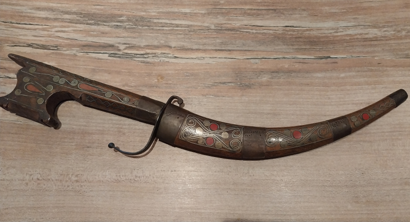 Krummdolch um 1920 aus Marokko mit Holzscheide und Verzierungen – immagine 3