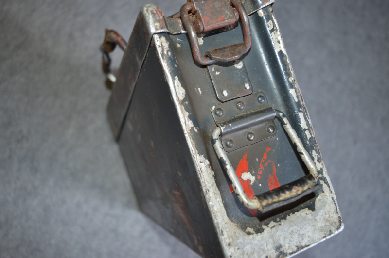 Wehrmacht Luftwaffe.Fallschirmjäger. Gurtkasten Alu zum MG34 /MG42. – immagine 5