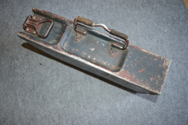 Wehrmacht Luftwaffe.Fallschirmjäger. Gurtkasten Alu zum MG34 /MG42. – immagine 2