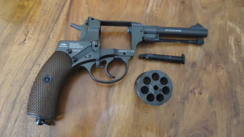 CO2 - Revolver Nagant 1895 in Kaliber: 4,5mm BB inkl. 7 x Adapter-Hülsen und Wanddisplay – billede 3