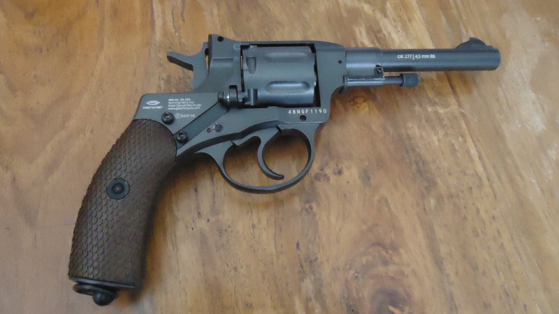 CO2 - Revolver Nagant 1895 in Kaliber: 4,5mm BB inkl. 7 x Adapter-Hülsen und Wanddisplay – billede 2