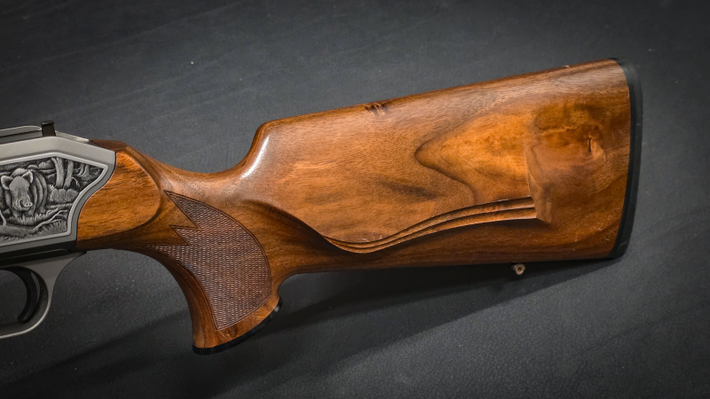 Blaser R8 Luxus Schaft mit Gehäuse | Holzklasse 4 | Schwarzwild-/Rehwildgravur | Bayrische Backe | – Bild 2