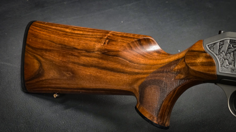 Blaser R8 Luxus Schaft mit Gehäuse | Holzklasse 4 | Schwarzwild-/Rehwildgravur | Bayrische Backe | – Bild 3