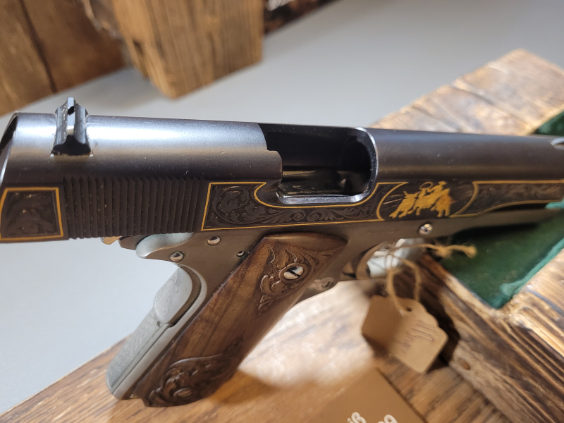 Colt Modell 1911 Kaliber .45 Auto Graviert Holzgriffschalen Pistole – Bild 5