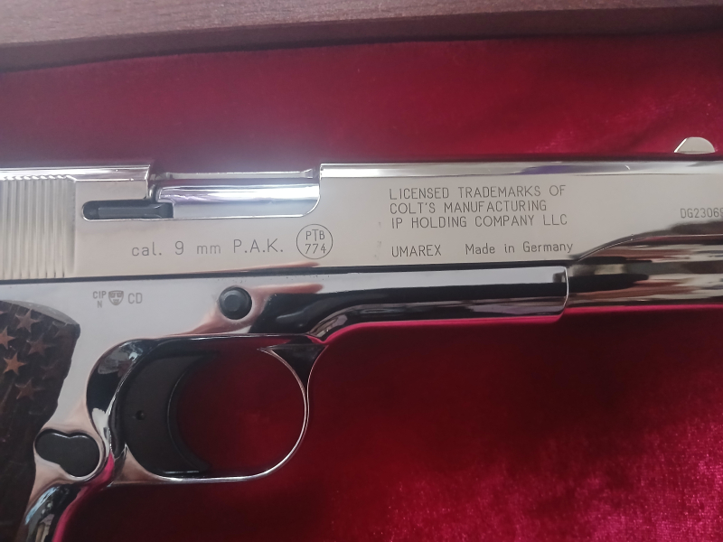 Colt 1911 Chrom mit Holzgriffschalen und Aufbewahrungskassette – Bild 3