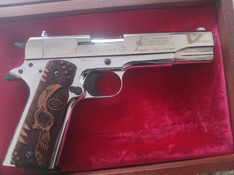 Colt 1911 Chrom mit Holzgriffschalen und Aufbewahrungskassette – Bild 2
