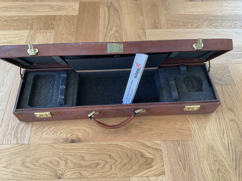 Waffenkoffer mit Lederbezug – Bild 2