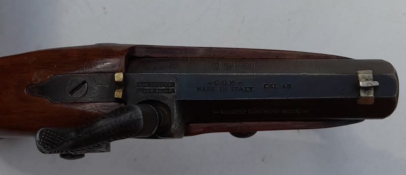 Kleiner Philadelphia Derringer Kal. 45 im Vitrinen- Holzhasten und Zubehör – Bild 3