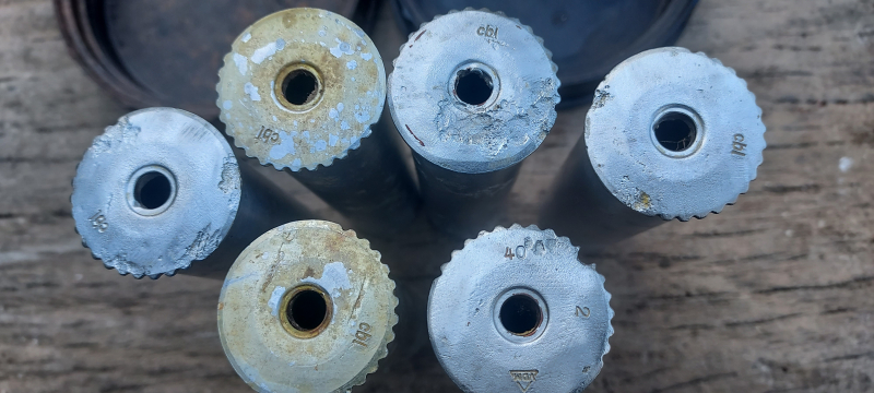 2 x Teile Bakelit Dose für Leuchtmunition = 6 x Signalmunition WK2 – Bild 3