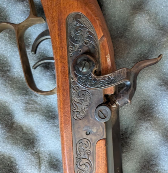 Vorderladergewehr Dikar Hawken .45 Cal. inkl. Pulverflasche & Waffenkoffer – Bild 2