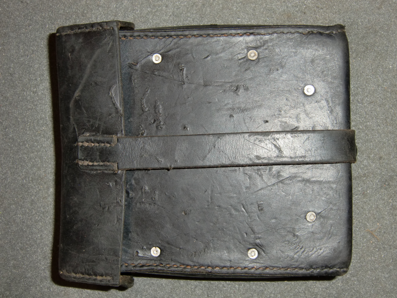 WKII Werkzeugtasche f MG34mit Inhalt( MG15 MG42) aus Leder ewx42 mit Flugabwehrvisier mit WaA – Bild 1
