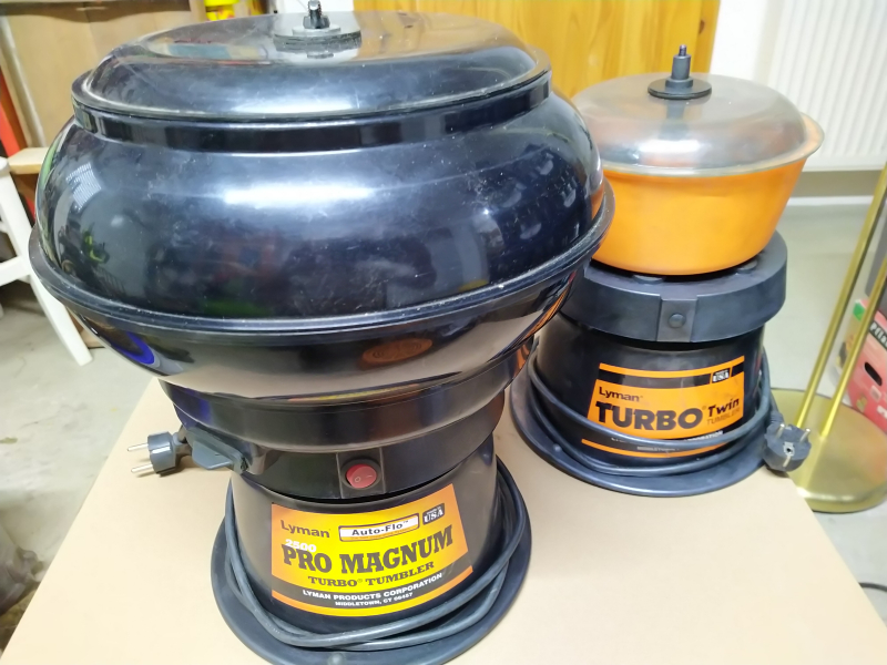 2 Lyman Tumbler mit Zubehör – Bild 2
