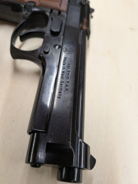 Reck Miami Mod. 92 F – Cal. 9mm P.A.K. – PTB 488 – Holzgriffschalen – West Germany – Defekt/Bastler – Bild 3
