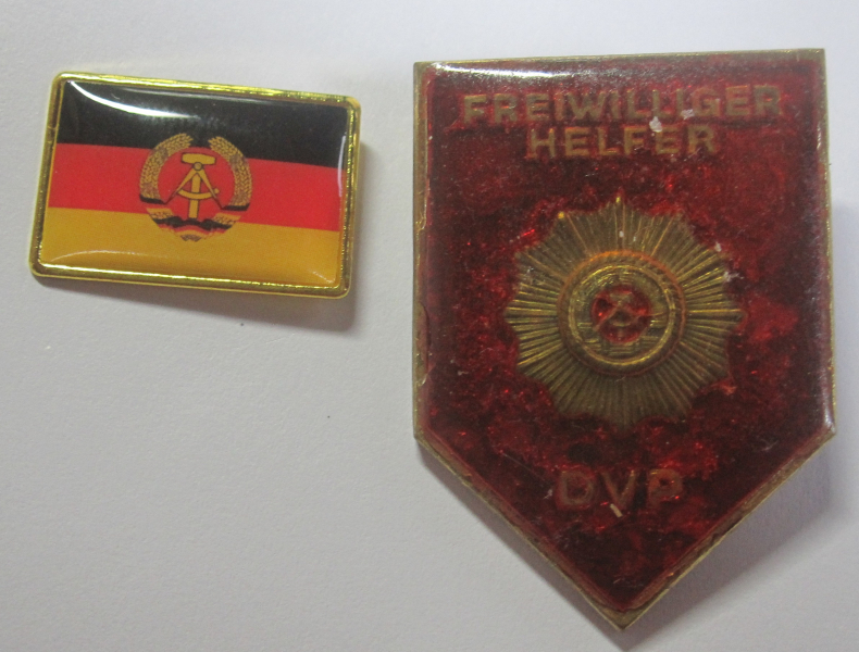 Abzeichen Helfer der Volkspolizei und Abzeichen DDR – billede 1