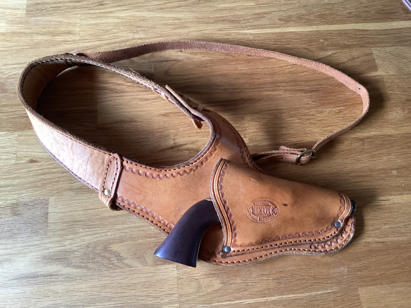 Kurzer Six - Schooter mit Holster – Bild 3