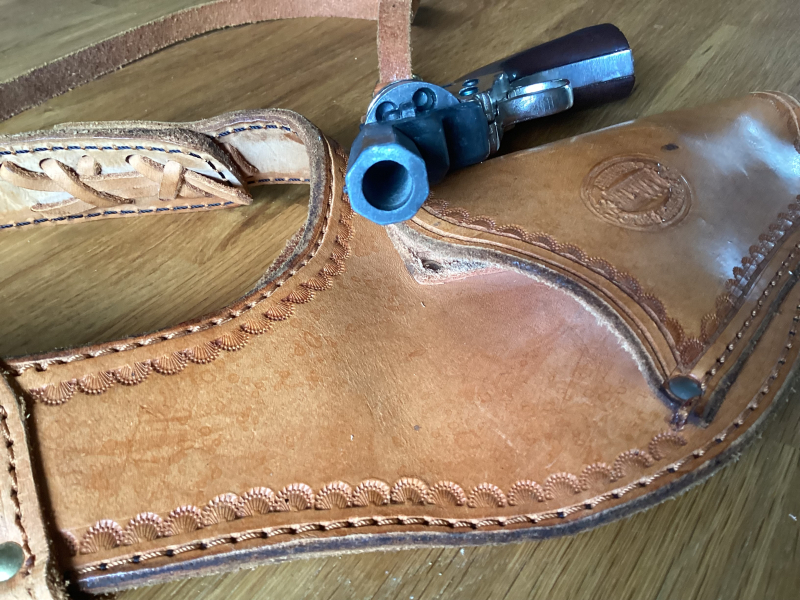Kurzer Six - Schooter mit Holster – Bild 4