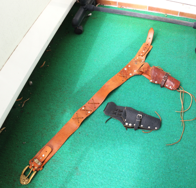 Verkaufe zwei Holster (sehr Alt) – Bild 3