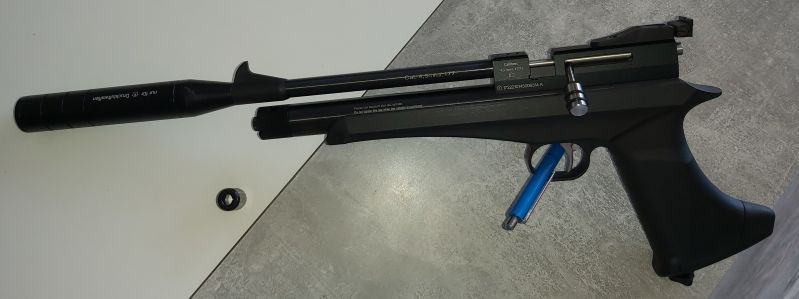 Diana Chaser Pistol mit Schalldämpfer und Zubehör – Bild 1