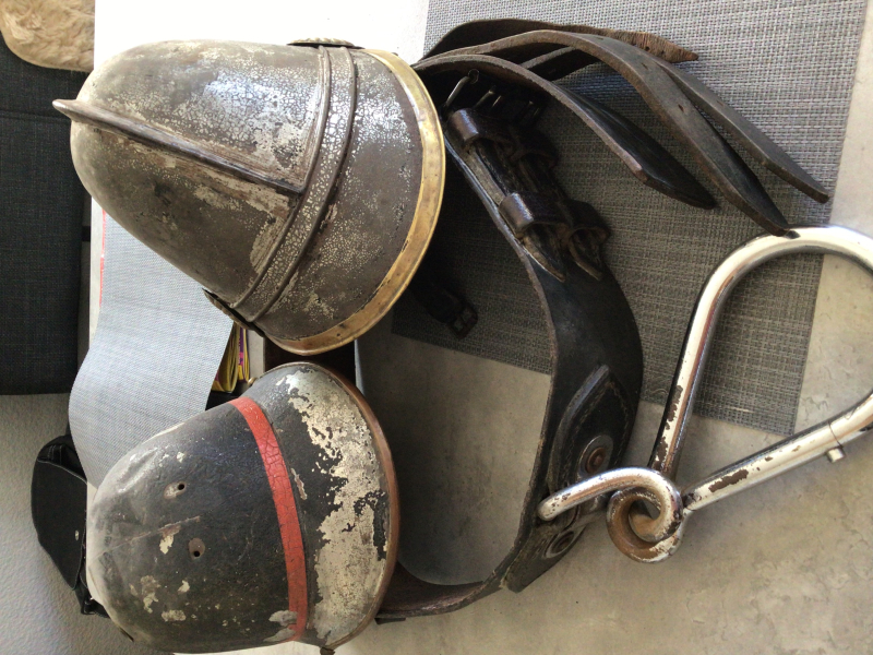 2 Feuerwehrhelme und 1 Gürtel – imagem 2