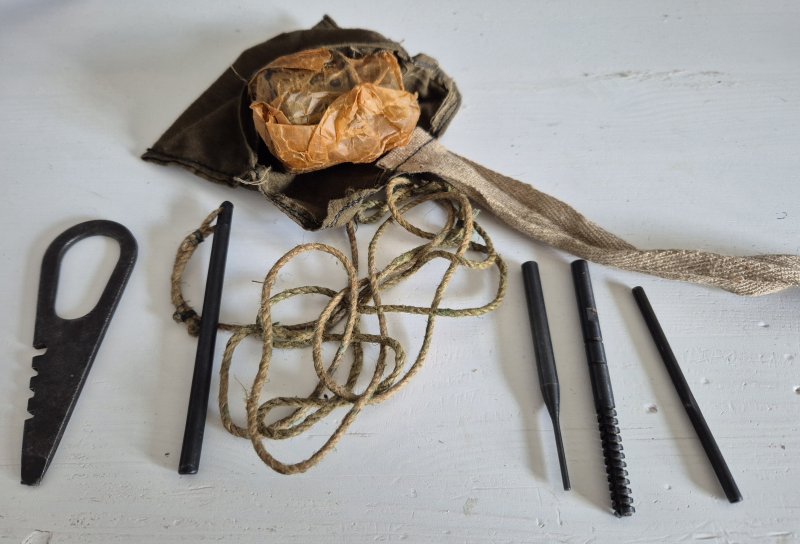 SVT 40 Tokarev Puzzeug, Reinigungsgerät und Korntreiber. – Bild 4